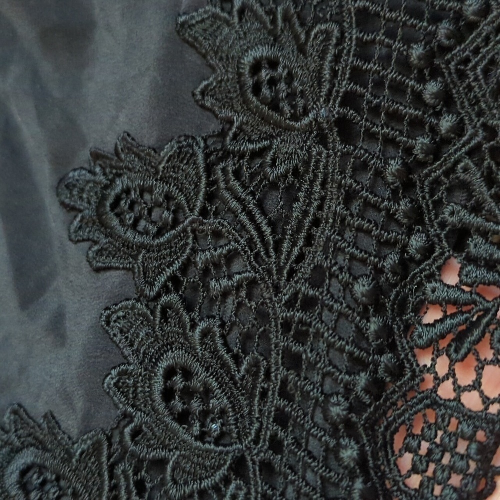 Karen Kane Blouse Top 100% Silk Black Embroidered Sleeveless Grunge - Picture 3 of 9